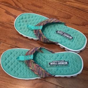 Sketchers flip flops
